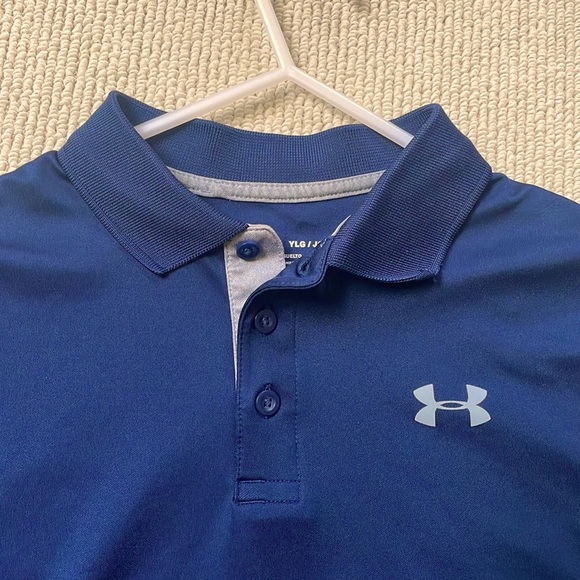 🌿Boys Under Armour short-sleeved polo shirt, navy blue, Youth Large🌿 - Picture 2 of 4